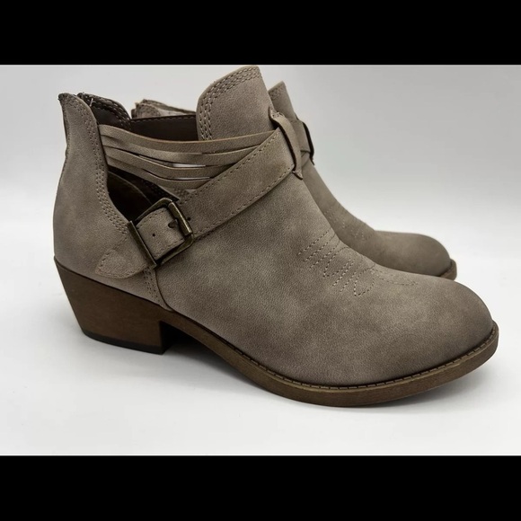 Jellypop Shoes - Jellypop Mackay Beige Western Faux Suede Buckle Bootie Women's 9 Boots Cowboy
